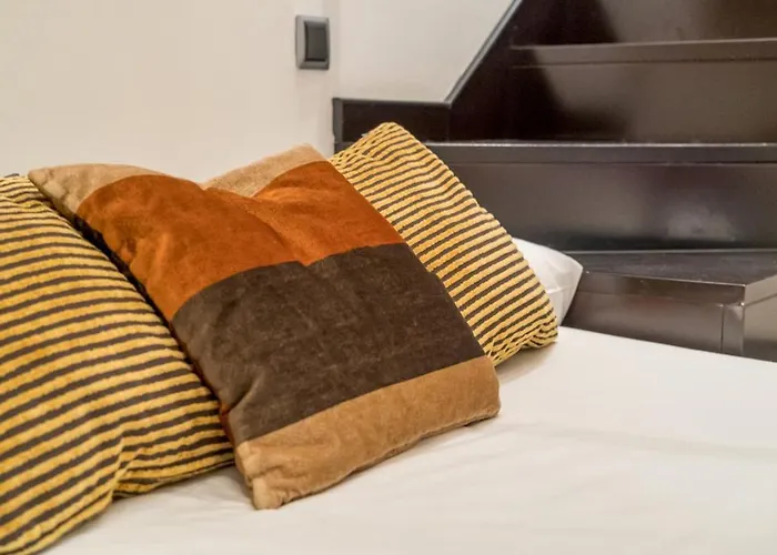 Modern- 2Bd 2Bth - Opera